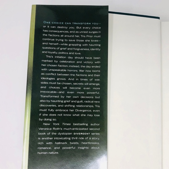 INSURGENT VERONICA ROTH HARDCOVER BOOK - Picture 2 of 9